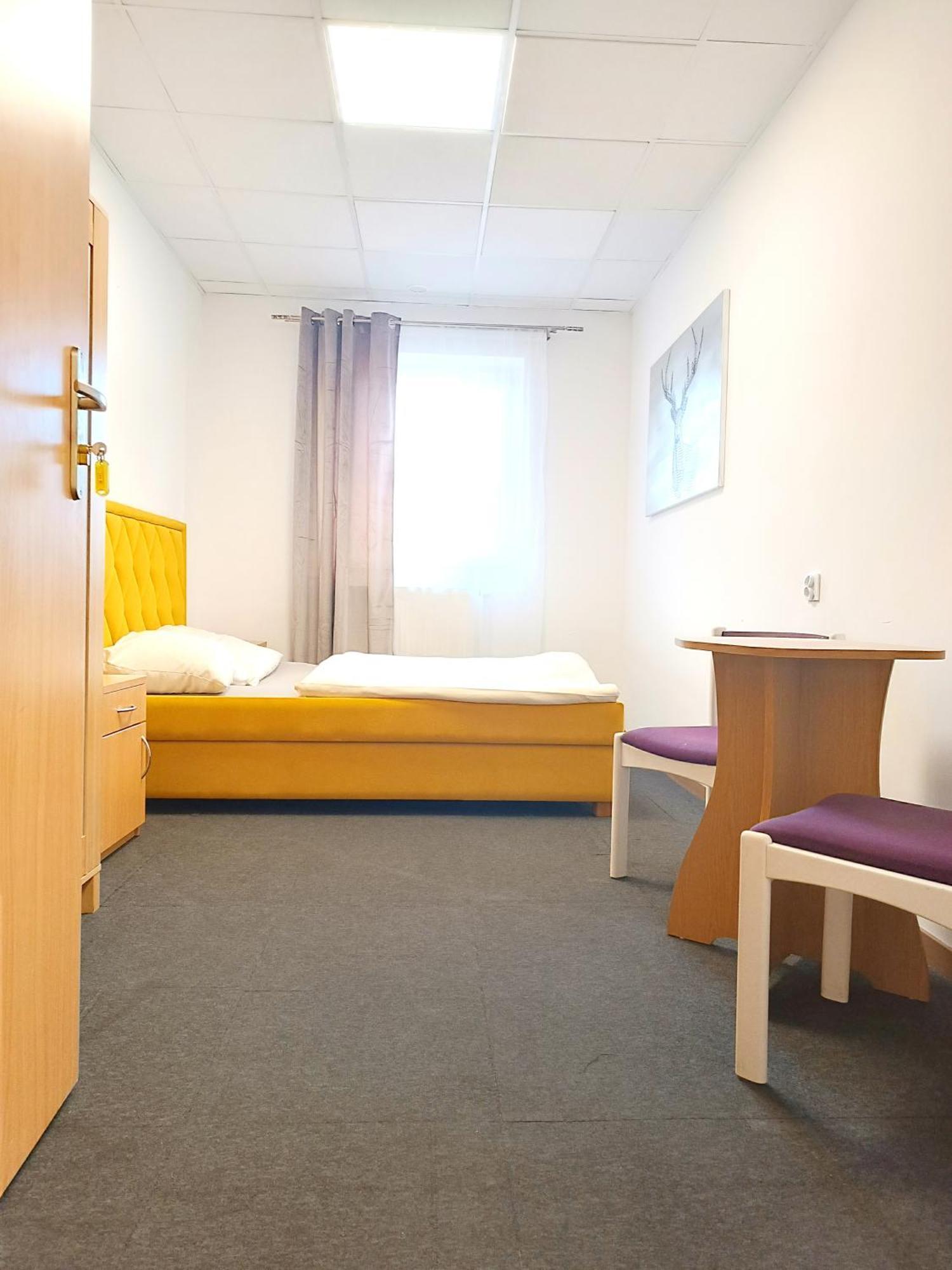 Hostel Krosnienska 12 Zielona Góra Extérieur photo