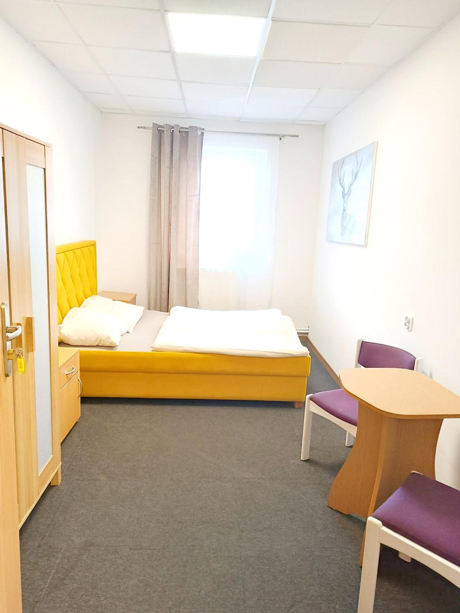 Hostel Krosnienska 12 Zielona Góra Extérieur photo