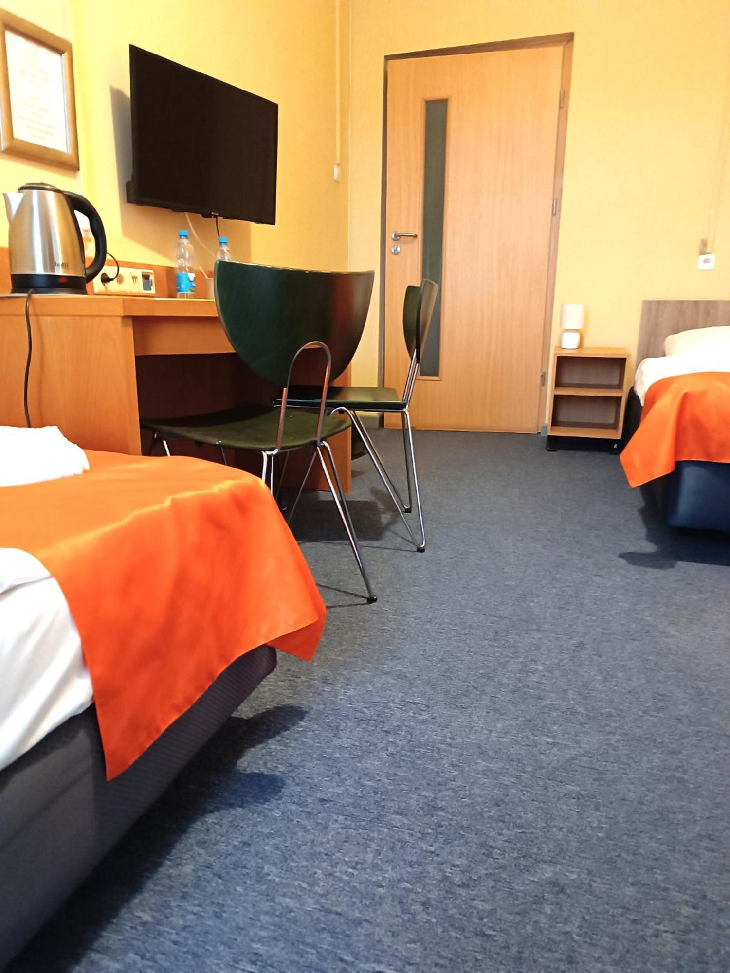 Hostel Krosnienska 12 Zielona Góra Extérieur photo