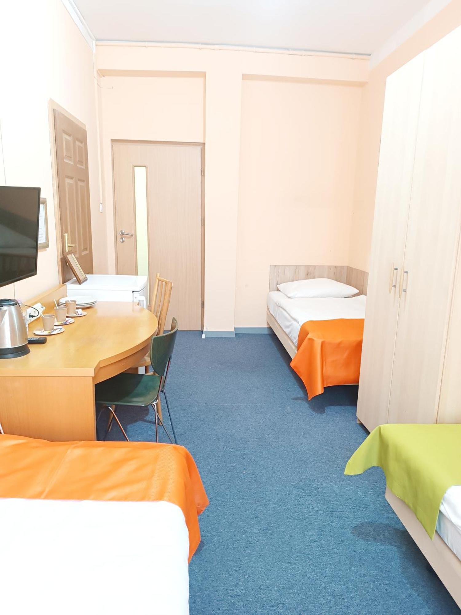 Hostel Krosnienska 12 Zielona Góra Extérieur photo