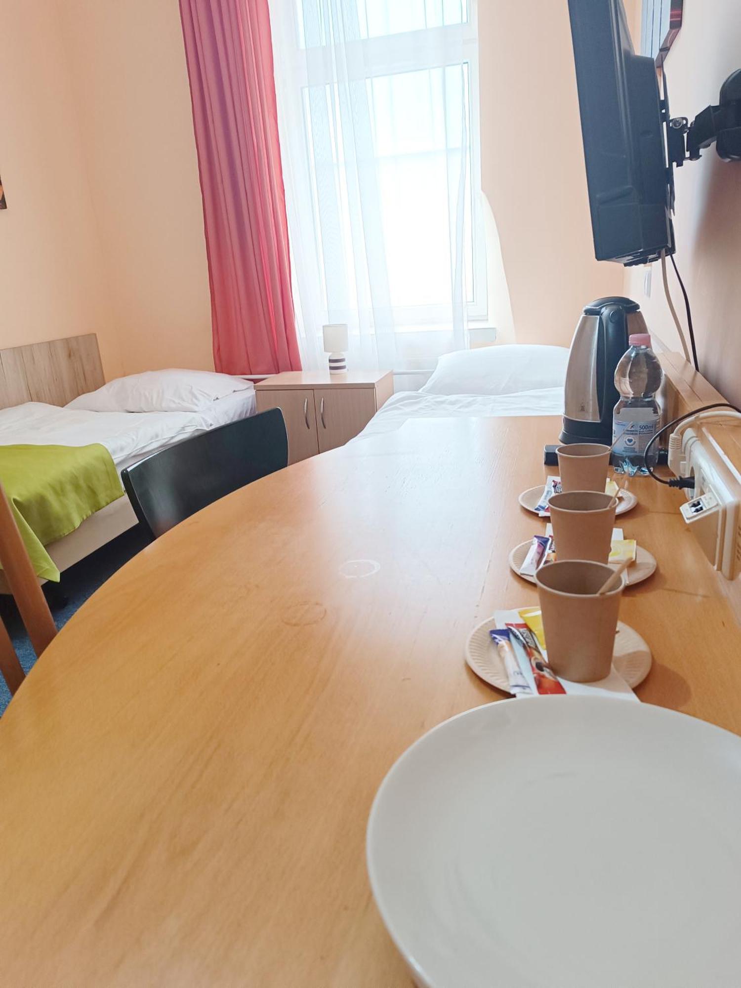 Hostel Krosnienska 12 Zielona Góra Extérieur photo
