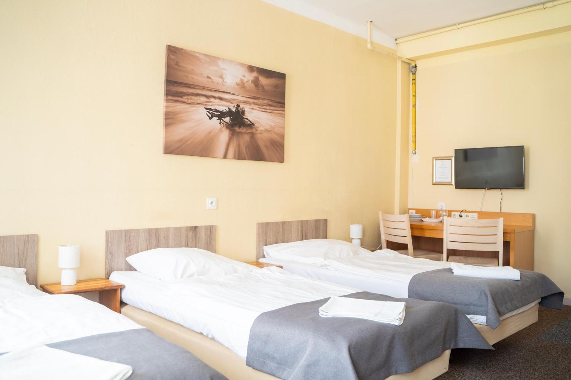 Hostel Krosnienska 12 Zielona Góra Extérieur photo