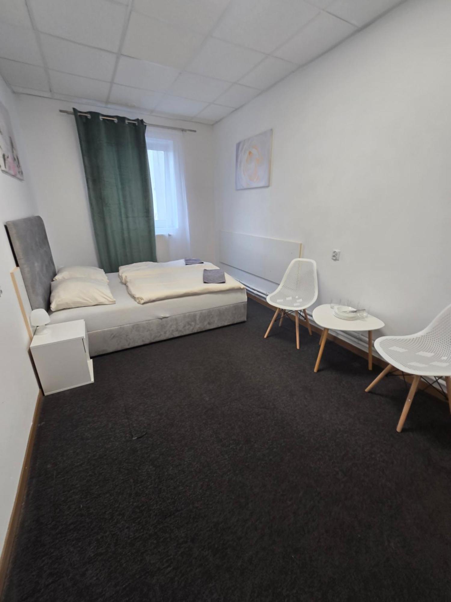 Hostel Krosnienska 12 Zielona Góra Extérieur photo