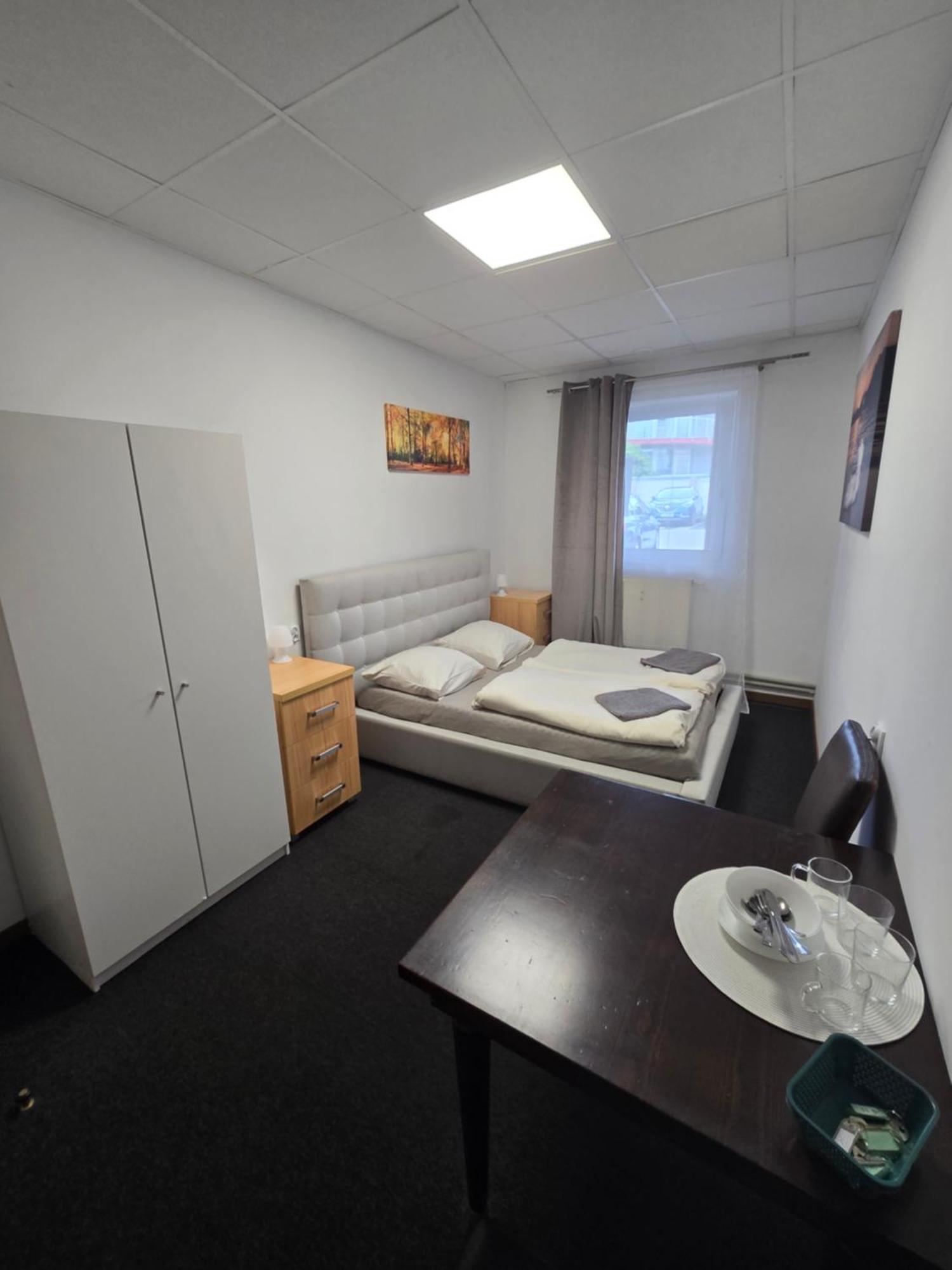 Hostel Krosnienska 12 Zielona Góra Extérieur photo