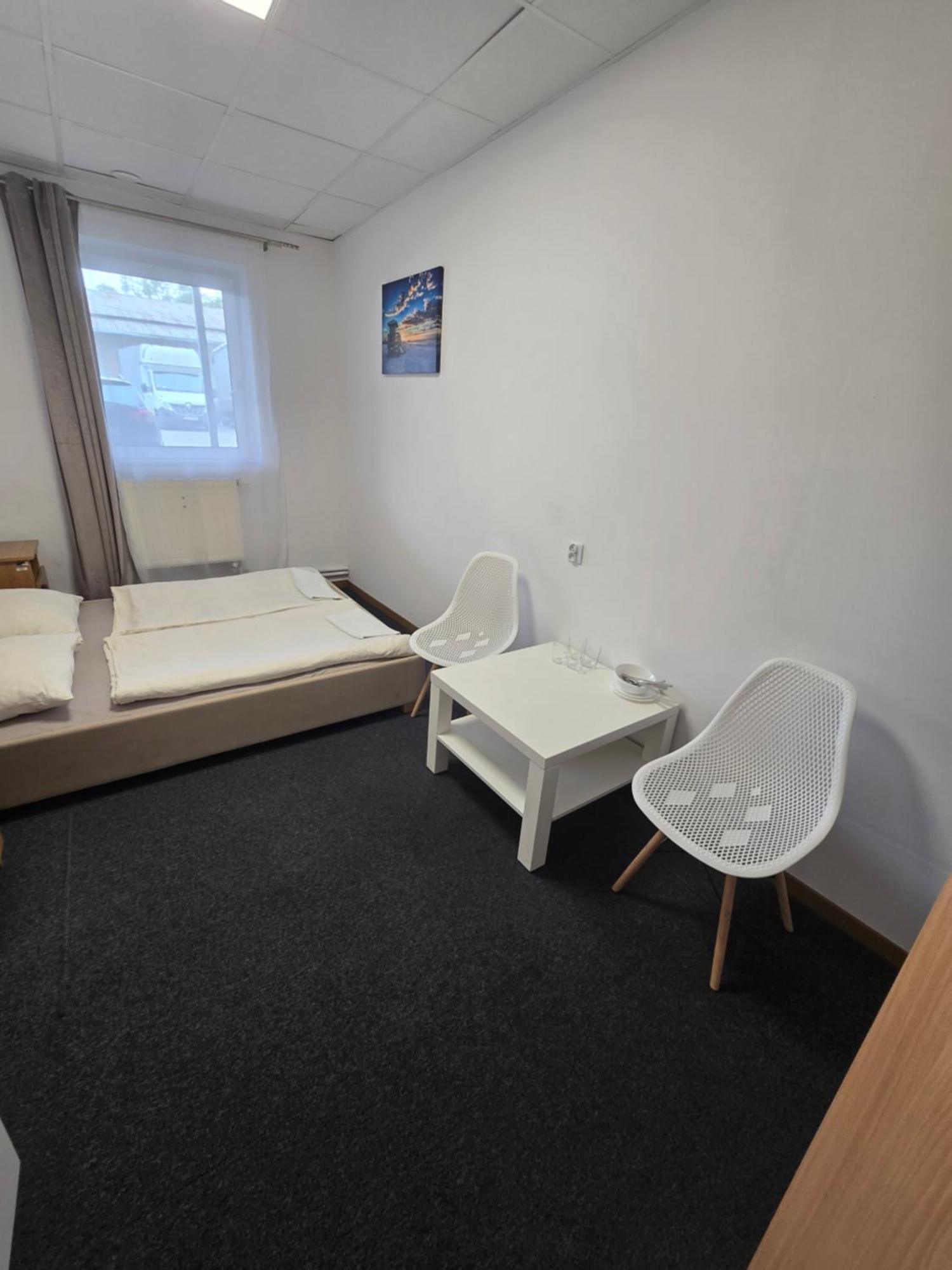Hostel Krosnienska 12 Zielona Góra Extérieur photo