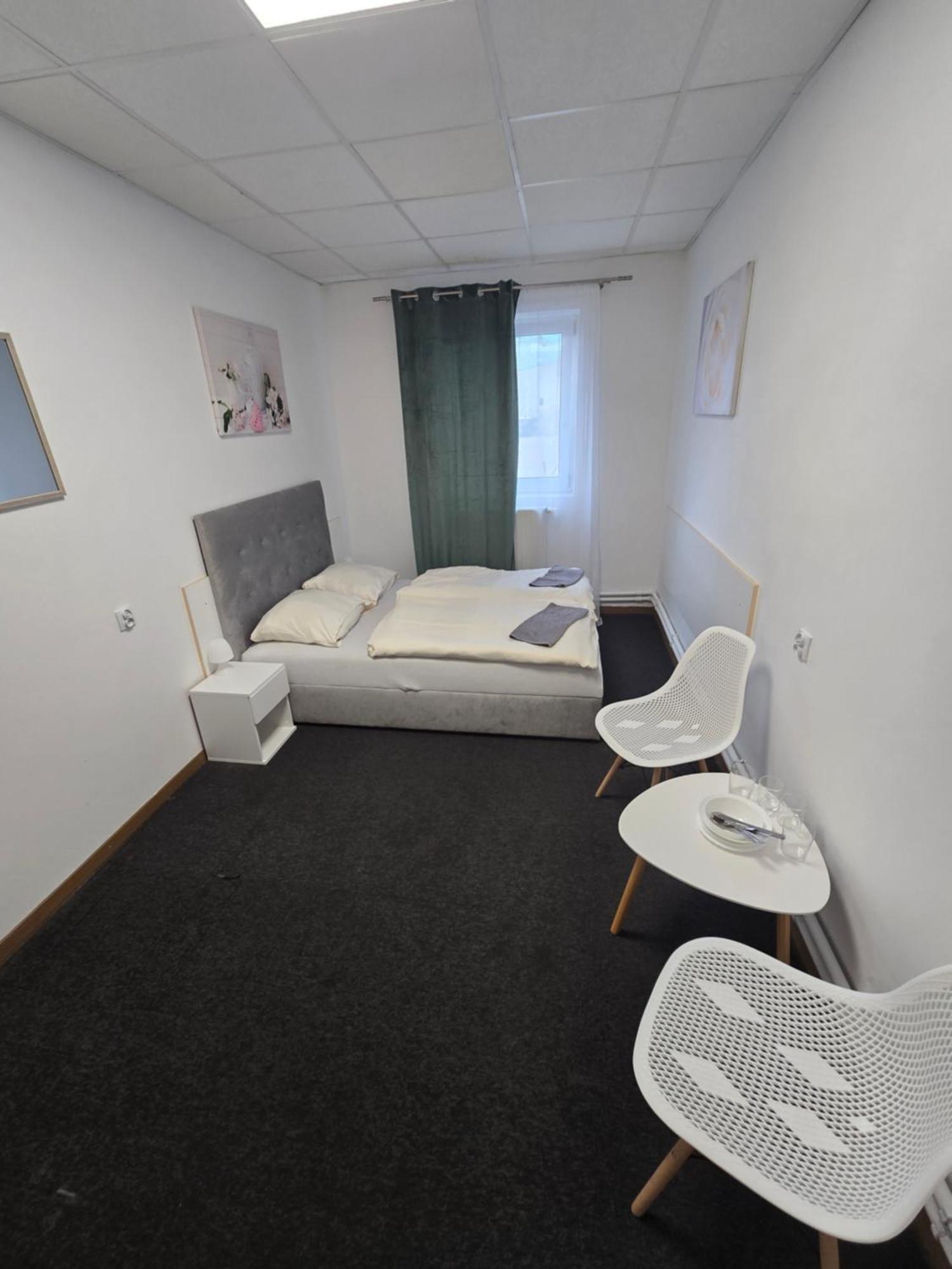 Hostel Krosnienska 12 Zielona Góra Extérieur photo