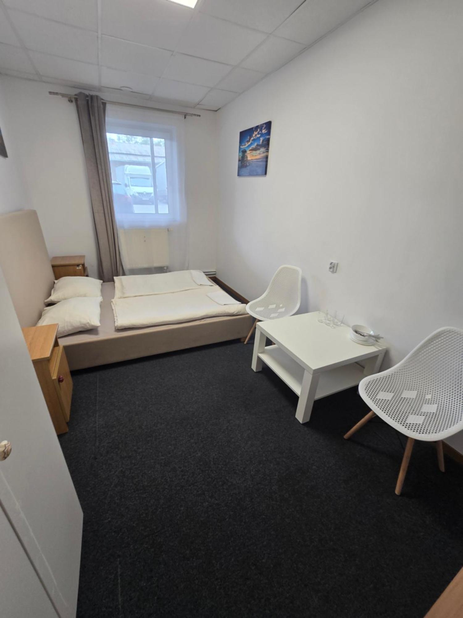 Hostel Krosnienska 12 Zielona Góra Extérieur photo